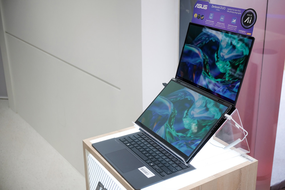Zenbook DUO là một trong những mẫu laptop nổi bật mà người dùng có thể trải nghiệm tại ASUS Exclusive Store